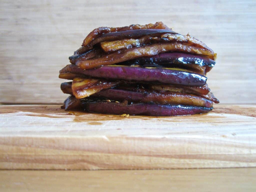 Vegan & GF healthy 'bacon' made out of eggplant! So yummy & satisfying. | veganchickpea.com