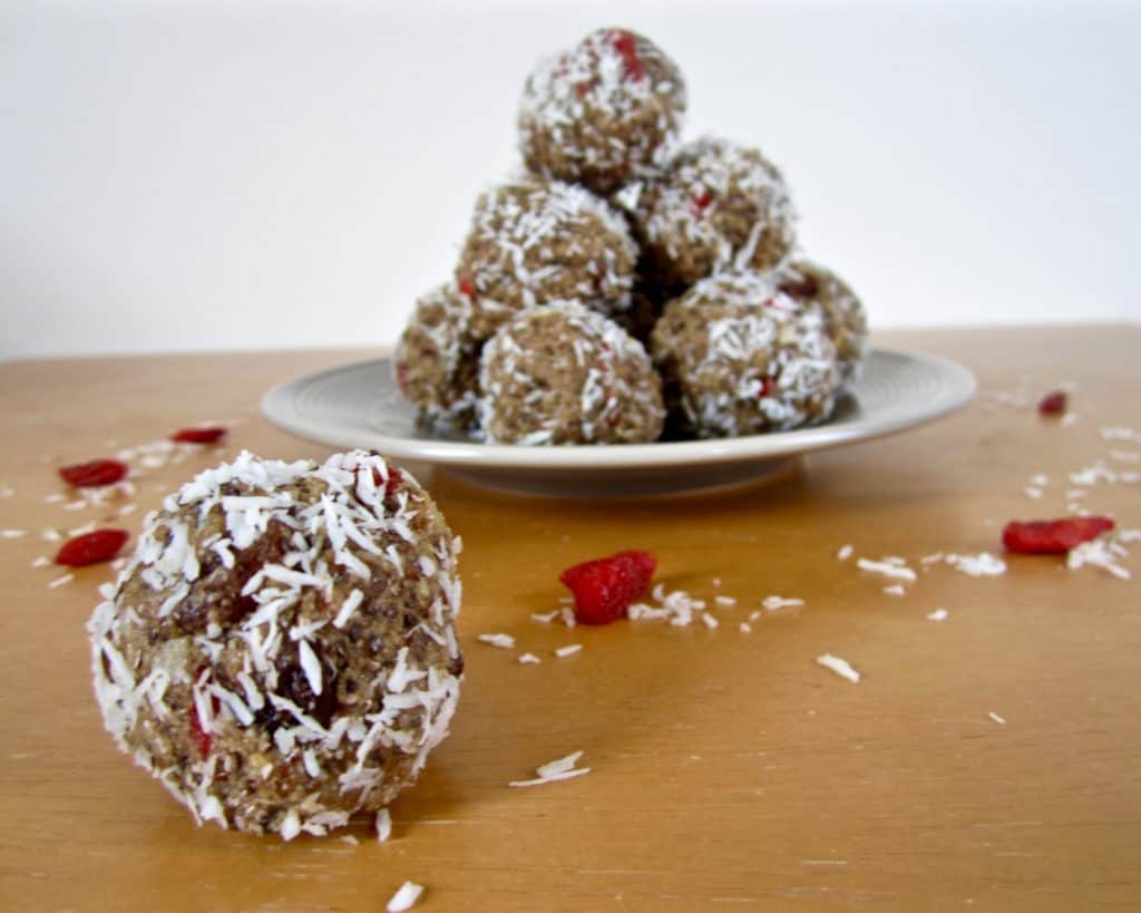 Tahini energy balls - quick & easy to make with 4 - 5 grams of protein each! vegan, gluten free, sugar free, paleo, raw option | veganchickpea.com