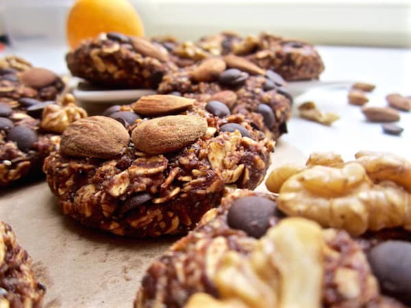 Healthy High Protein Chocolate Orange Oatmeal Cookies - no bake + refined sugar free + gluten free! | veganchickpea.com