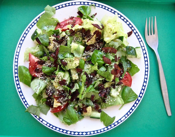 Smoky Summer Salad with Coconut Bacon - vegan, paleo, gluten/soy/nut free! | veganchickpea.com