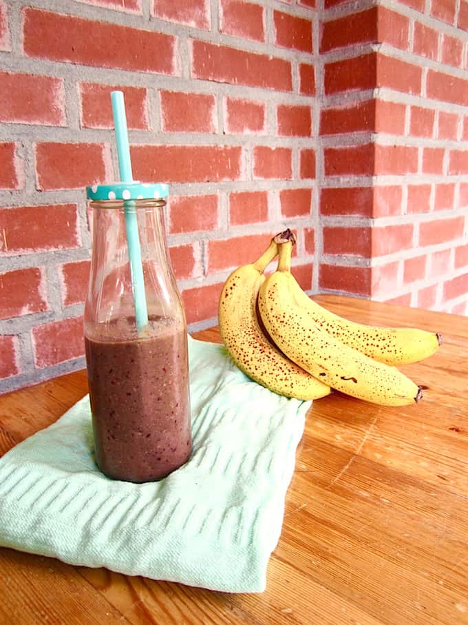 Simple Everyday Protein Smoothie Recipe - A balanced and healthy shake using ingredients you already have on hand for busy mornings! {vegan, gluten free, sugar free} | veganchickpea.com {vegan, gluten free, sugar free} | veganchickpea.com