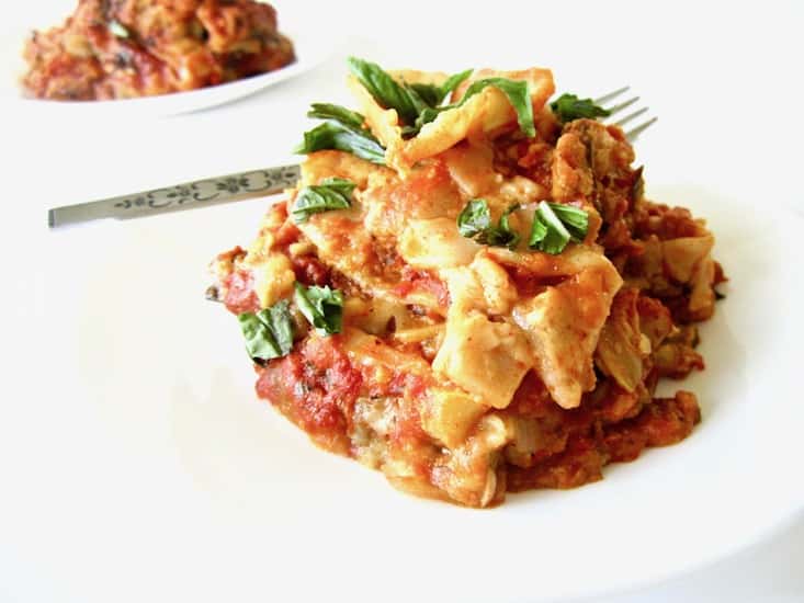 Vegan & Gluten Free Slow Cooker Lasagna Recipe - a crowd pleasing, easy recipe for your next family get together! {Soy free} | veganchickpea.com 