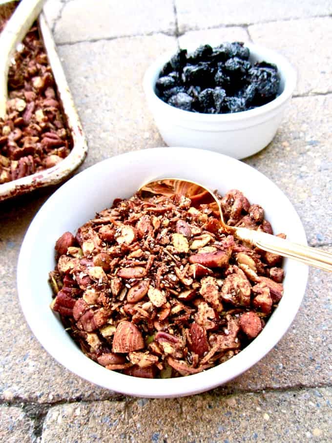 Healthy High Protein Grain Free Granola recipe - delicious homemade sugar free, grain free and versatile granola for any diet with 5 grams of protein in 1/4 cup! Vegan, gluten free, paleo. | veganchickpea.com