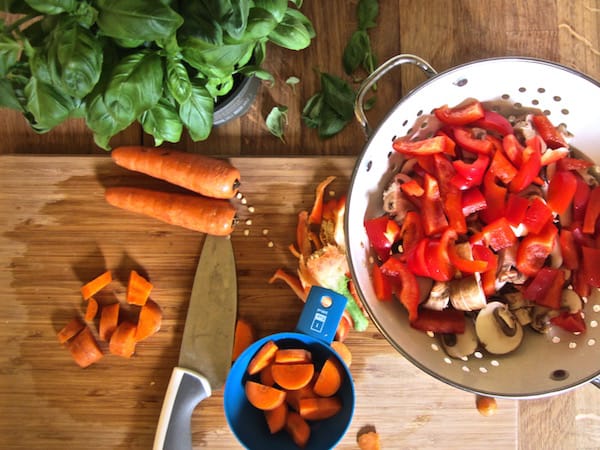 Thai red curry vegetable soup - ready in 30 mins! [vegan, GF, soy free, paleo] | veganchickpea.com