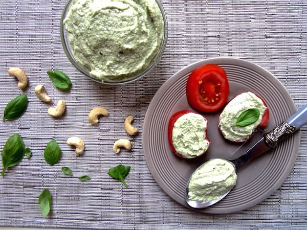 Quick & Easy Vegan Cashew Basil Cheese recipe - perfect substitute for ricotta with many applications! Ready in 10 minutes. {gluten free, paleo, soy free} | www.veganchickpea.com