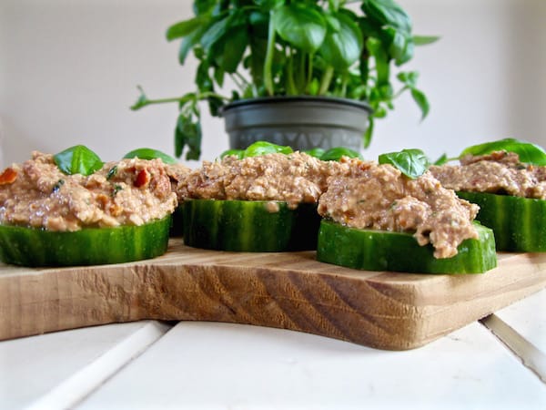 Tomato Walnut Pate - an easy vegan appetizer! Serve on cucumbers or crackers. {raw, paleo, soy & gluten free} | veganchickpea.com