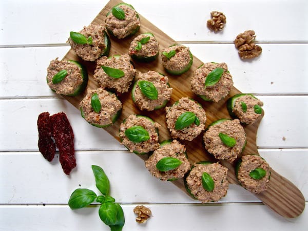 Tomato Walnut Pate - an easy vegan appetizer! Serve on cucumbers or crackers. {raw, paleo, soy & gluten free} | veganchickpea.com