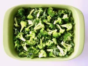 Broccoli, Kale & Rice Casserole Recipe (Vegan & Gluten Free) - a healthy yet hearty dish with plant-based protein that your whole family will enjoy! | veganchickpea.com