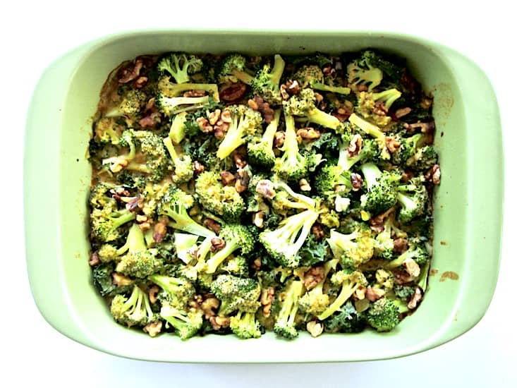 Broccoli, Kale & Rice Casserole Recipe (Vegan & Gluten Free) - a healthy yet hearty dish with plant-based protein that your whole family will enjoy! | veganchickpea.com