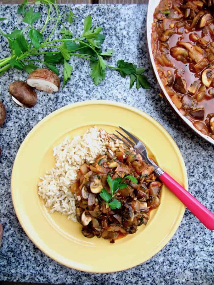 Vegan Mushroom Stroganoff Recipe - a healthier and lighter take on the classic, plus a review of the ‘Vegan in 15’ Cookbook! | veganchickpea.com