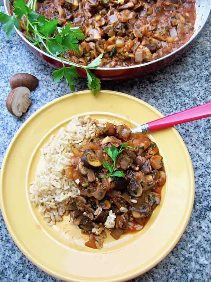 Vegan Mushroom Stroganoff Recipe - a healthier and lighter take on the classic, plus a review of the ‘Vegan in 15’ Cookbook! | veganchickpea.com