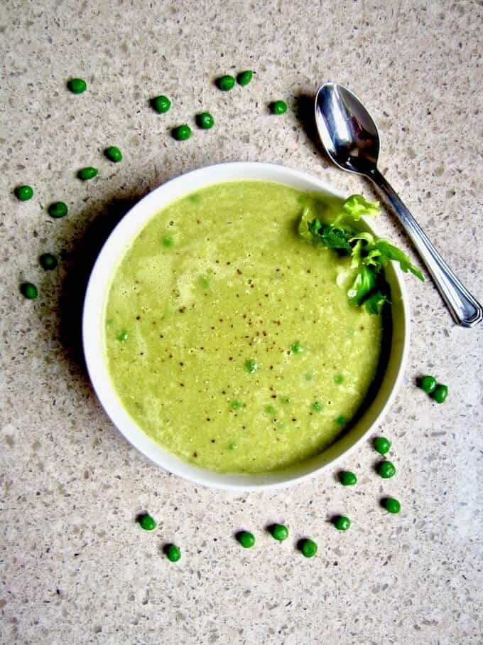 Simple Asparagus & Pea Soup recipe - the perfect healthy soup using seasonal spring produce, ready in 30 minutes! {oil free, vegan, gluten free, paleo, nut free option} | veganchickpea.com 