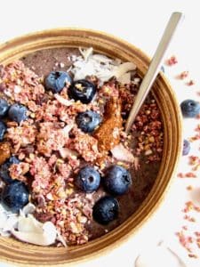 In this vegan superfood guide, learn all about superfoods and how to create a delicious, healthy, customized superfood smoothie bowl! 
