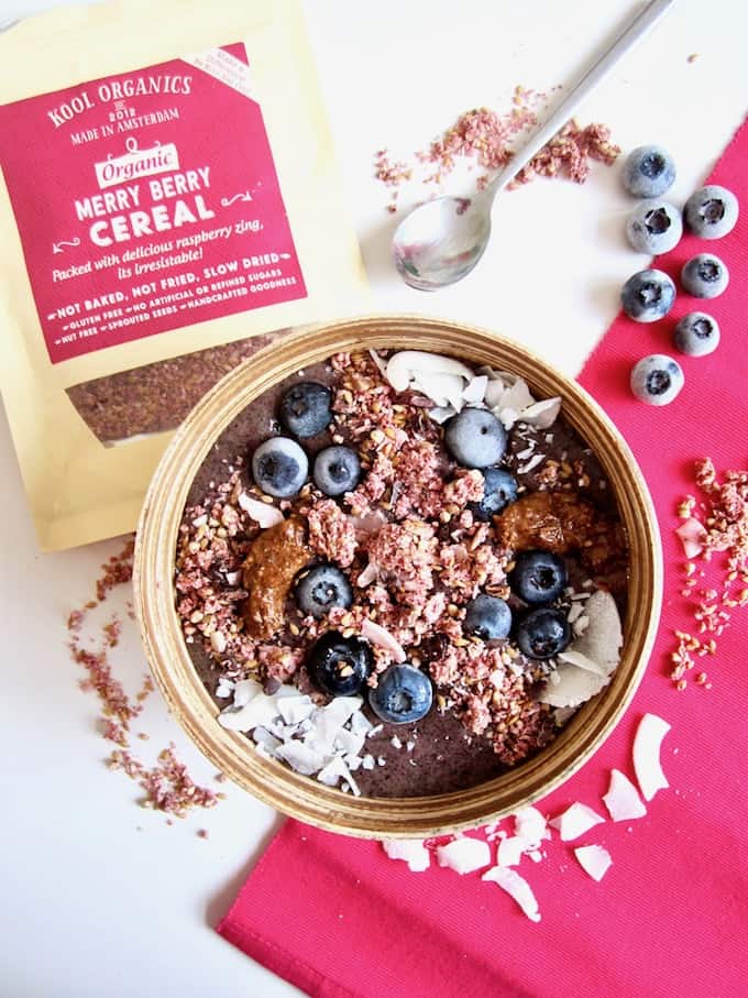 This vegan superfood guide includes a superfood list, their benefits, recipes with superfoods and how to create a delicious, healthy, customized superfood smoothie bowl! 